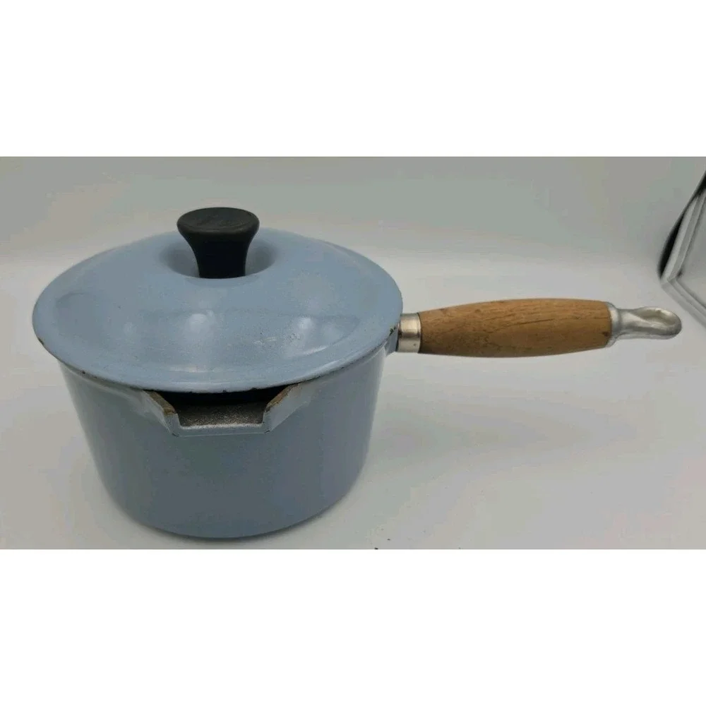 Vintage Le Creuset Cast Iron Light Blue #16 1 Qt Sauce Pot w/Spout Wood W/Lid